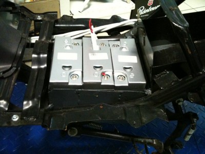 Neuer vorderer Akku-Kasten für 3LiFePo-Blöcke<br />4 cm höher als Original