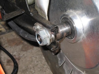 elekt1.JPG (70.27 KiB) 2147 mal betrachtet doppelte Drehmomentstütze links hinten