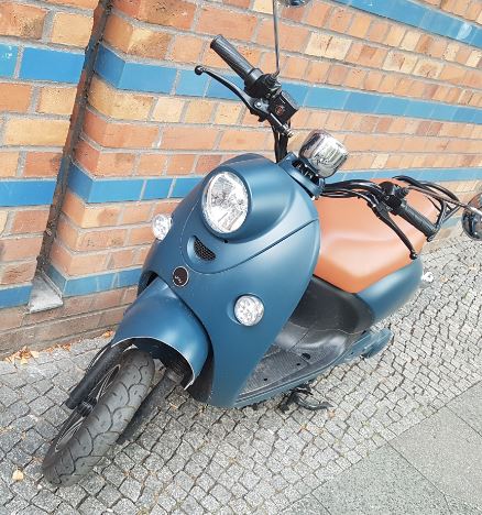 Mit teilweise abgesägtem, vorderen Schutz gesichtet.<br />Laufleistung lt. Tacho knapp 1200km.