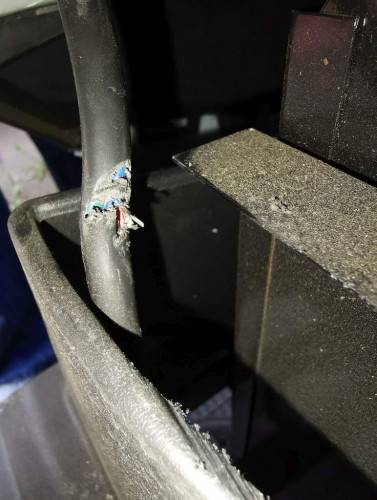 00_Hawk_26_IMG_20190803_120157_Kabel_blank.jpg (373.11 KiB) 2466 mal betrachtet Motorkabel blank gescheuert durch Akku-Fach-Kasten.