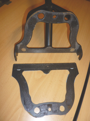 Sattelgrundgestell: Die beiden angerosteten Teile