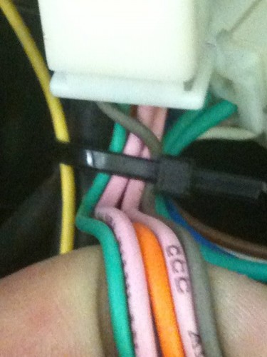 Kabel in Richtung Controller/Kabelbaum