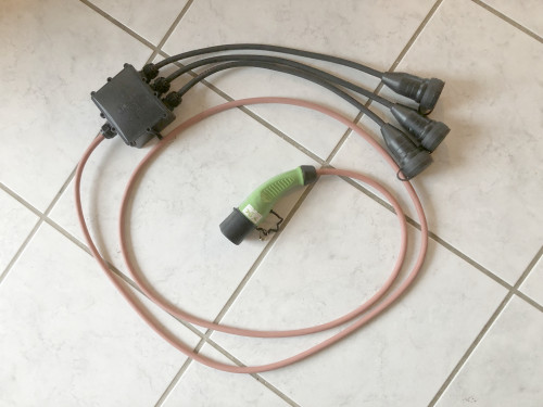 Medusa-Typ2-3xSchuko-Adapter.JPG