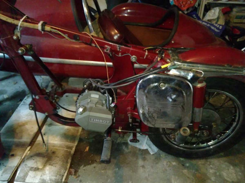 Motor in Rahmen gelegt.jpg