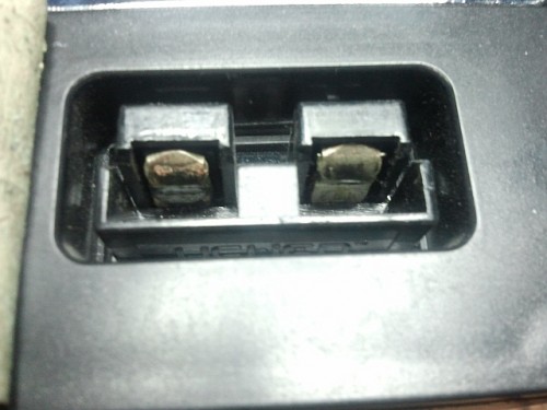 Stecker.jpg (212.89 KiB) 1439 mal betrachtet Entlade-/Fahrstromstecker o. ä.