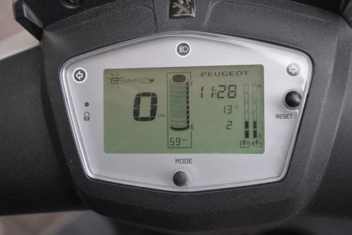 600_1515.jpg (127.62 KiB) 9039 mal betrachtet Tacho (Eine der Ansichten)