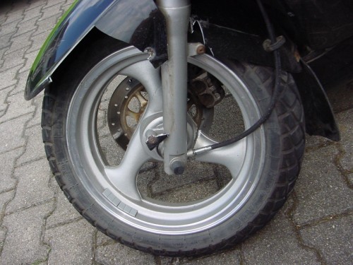 Unfall_Vorderrad_gebrochen.JPG