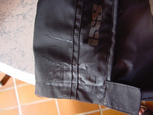 Unfall_linkes_Motorradhosenbein.JPG