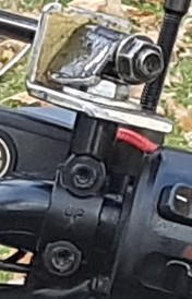 Lenkerhalter in schwarz passt genau auf den Bremslenkerhalter Innengewinde M10 Schraube M10 x 20