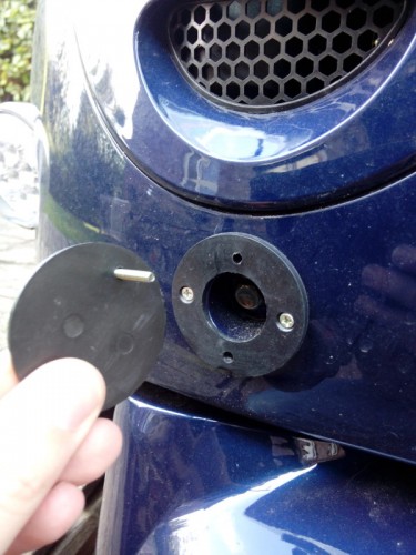 Unu Logo und Halterung