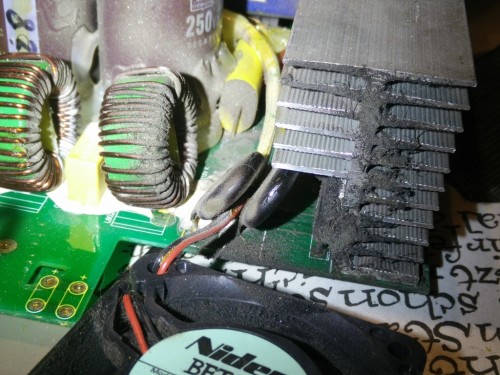 Ruß im Inneren des Sprinter 60 Ladegerätes