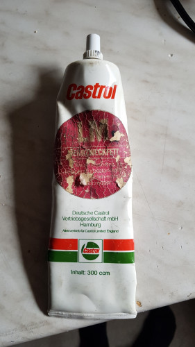 NIU NQI Bremse Hinterrad (1).jpg (4.84 MiB) 746 mal betrachtet Das Fett hab ich seid ca. 35 Jahren im Keller habs mir für meinen Golf damals gekauft ( Radlager )