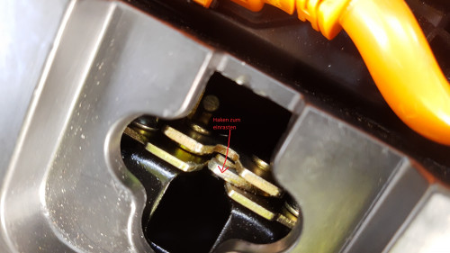 Bodenfach-Einrasthaken für Platte.jpg