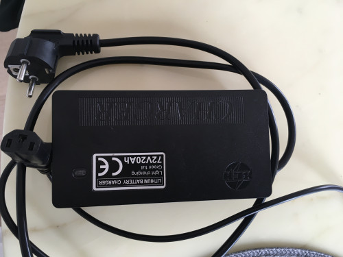 Passendes Ladegerät