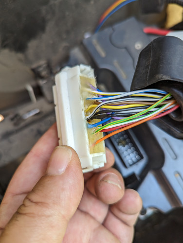 2023 06 20 - NIU FOC Stecker oben.jpg