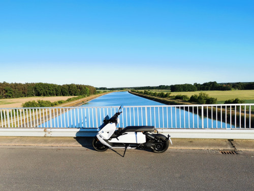 IMG_20230604_132536.jpg (5.8 MiB) 778 mal betrachtet Neulich über dem Elbeseitenkanal ... als mal ausnahmsweise die Sonne schien.