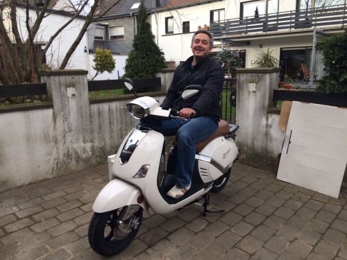 1 Affe auf Roller.jpg