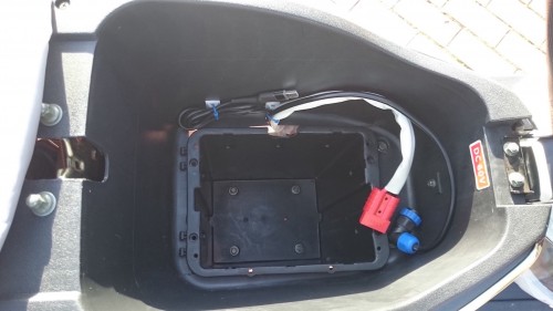 19 Akkufach leer.JPG