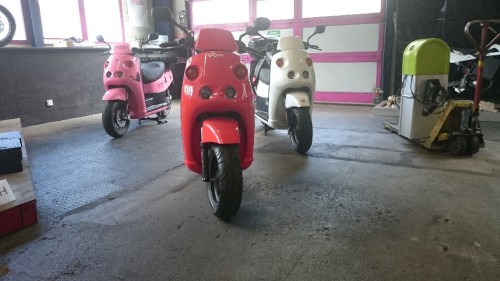 Rot: VRone-e<br />Weiss: VRone-m<br />Rosa: VRone-? mit spezieller Kundenfarbe (Mehrpreis)