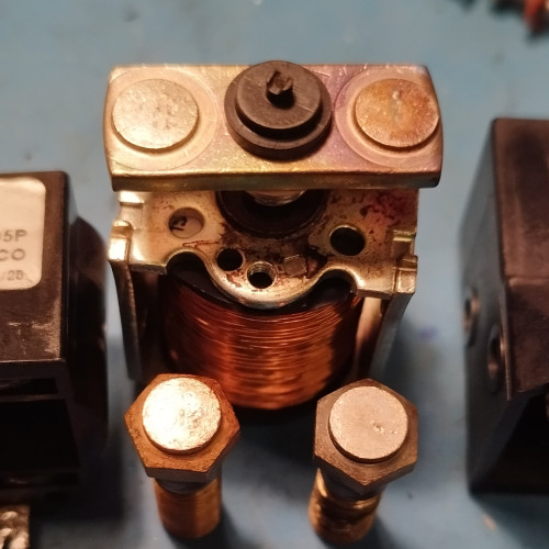 20240911_191114 Albright SU60B überhitztes Schütz Detail Kontaktflächen.jpg