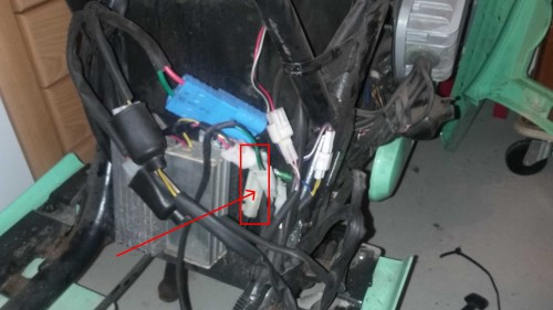 Die Sicherung ist mit Kabelbinder sehr gut versteckt