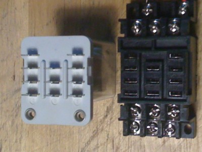 Auslieferung Relais mit Sockel<br />36V 40A  JQX-38F