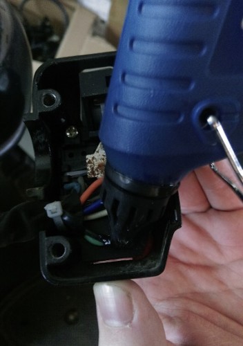 unu14 163 glue on button.jpg