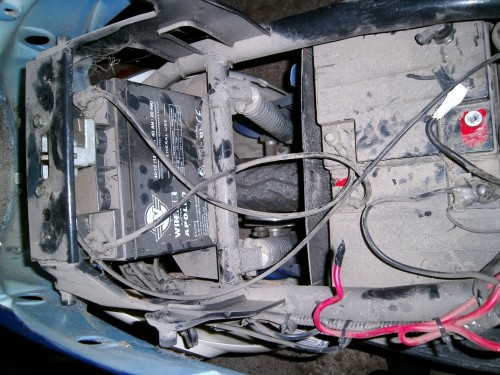 Hier sieht man auf der linken Seite den 3. Akku