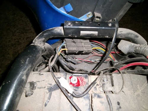 und hier unter dem Kabel Wirr-warr den 4. Akku