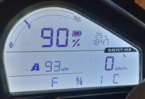 20250708_184416 Seat Mo seltsame Zeichen im Display.jpg