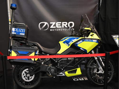 POLIZERO1.jpg