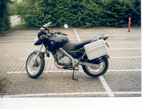 BMW F-650GS.jpg (776.46 KiB) 1522 mal betrachtet Der war der Grund das die C1 200 weichen musste