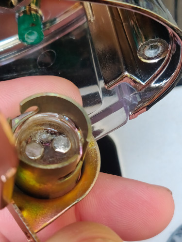 Kontakte in Platte versunken , billiges Material