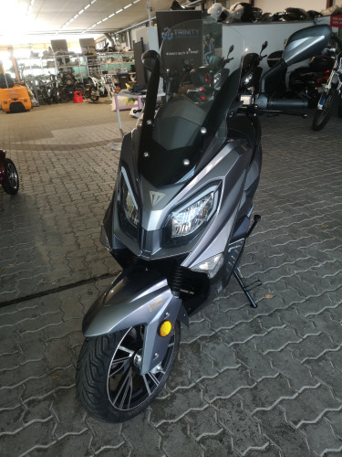 03_GT300 Frontansicht.jpg