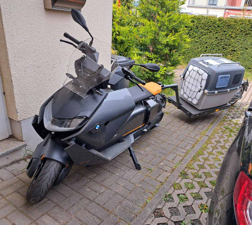 Moped mit Hänger .jpg