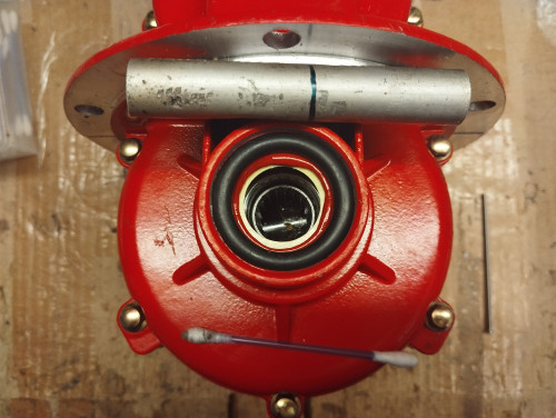 rechts Schraube M3x80mm VA zum reinigen der RTV-Silikon Dossiertülle funktioniert gut