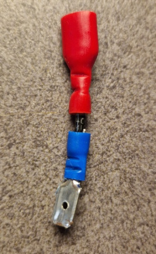 Die Sicherung unter dem linken trittbrett