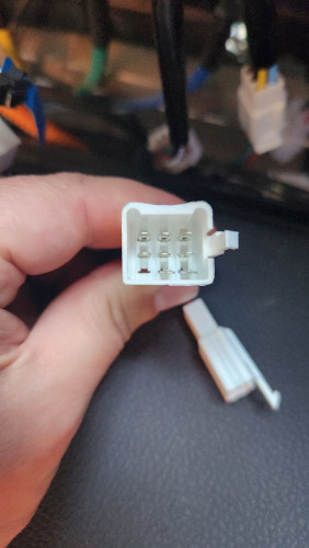 9-Pin-Stecker vom Fahrzeug kommend