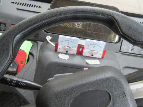 Voltmeter am Fahrpedal.JPG