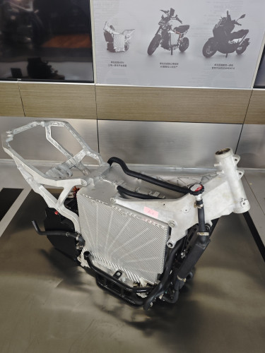 HORWIN_400V_Automotive_Integrated_Powertrain_Chassis 50%.jpg