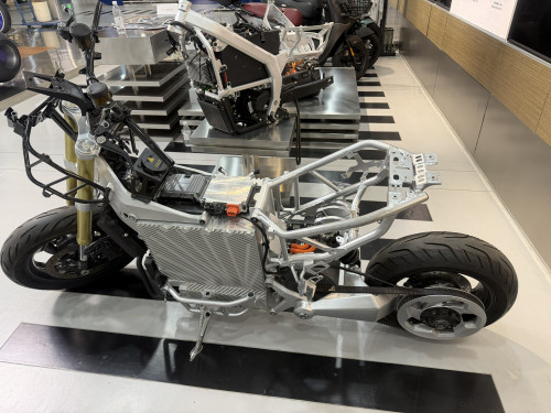 SENMENTI_1_Chassis_Layout_&_Underbody_Structure klein.jpg