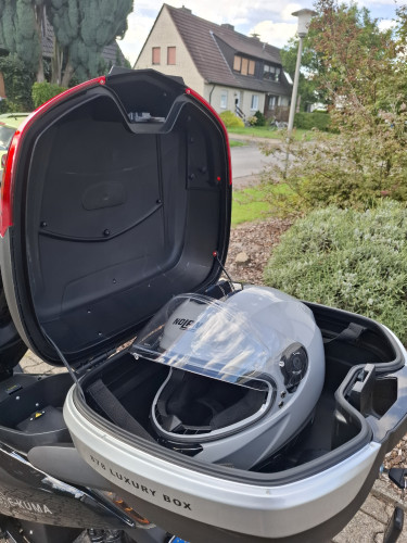 09a Topcase mit Helm.jpg