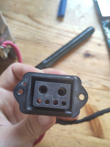 Verkohlter Stecker.jpg