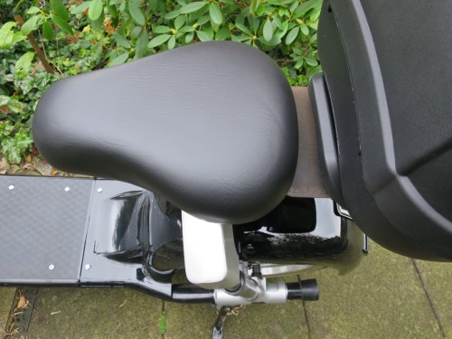 PhotoPictureResizer_171122_161729935-1600x1200.jpg (349.76 KiB) 13878 mal betrachtet Zum besseren Sitzen die Halterung um 3cm nach hinten verschoben.