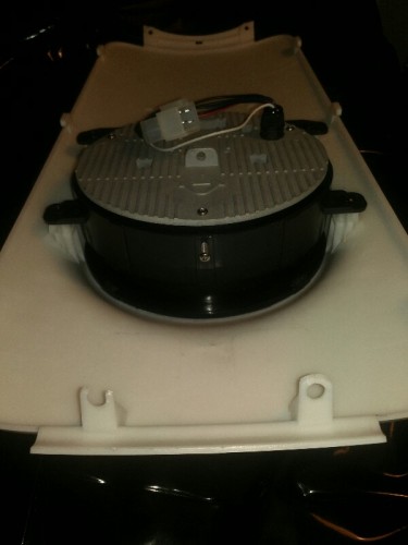 IMG_20171205_052043-600x800.jpg (63.42 KiB) 1421 mal betrachtet Eine gebrochene Halterung trat bei der Demontage des Panels zu Tage