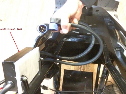 Use 2 batteries 2.jpg