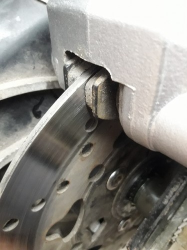 hinteres Ende der Bremsklötze von unten